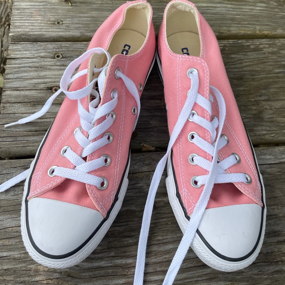 Pink Converses - Picture 2 of 4
